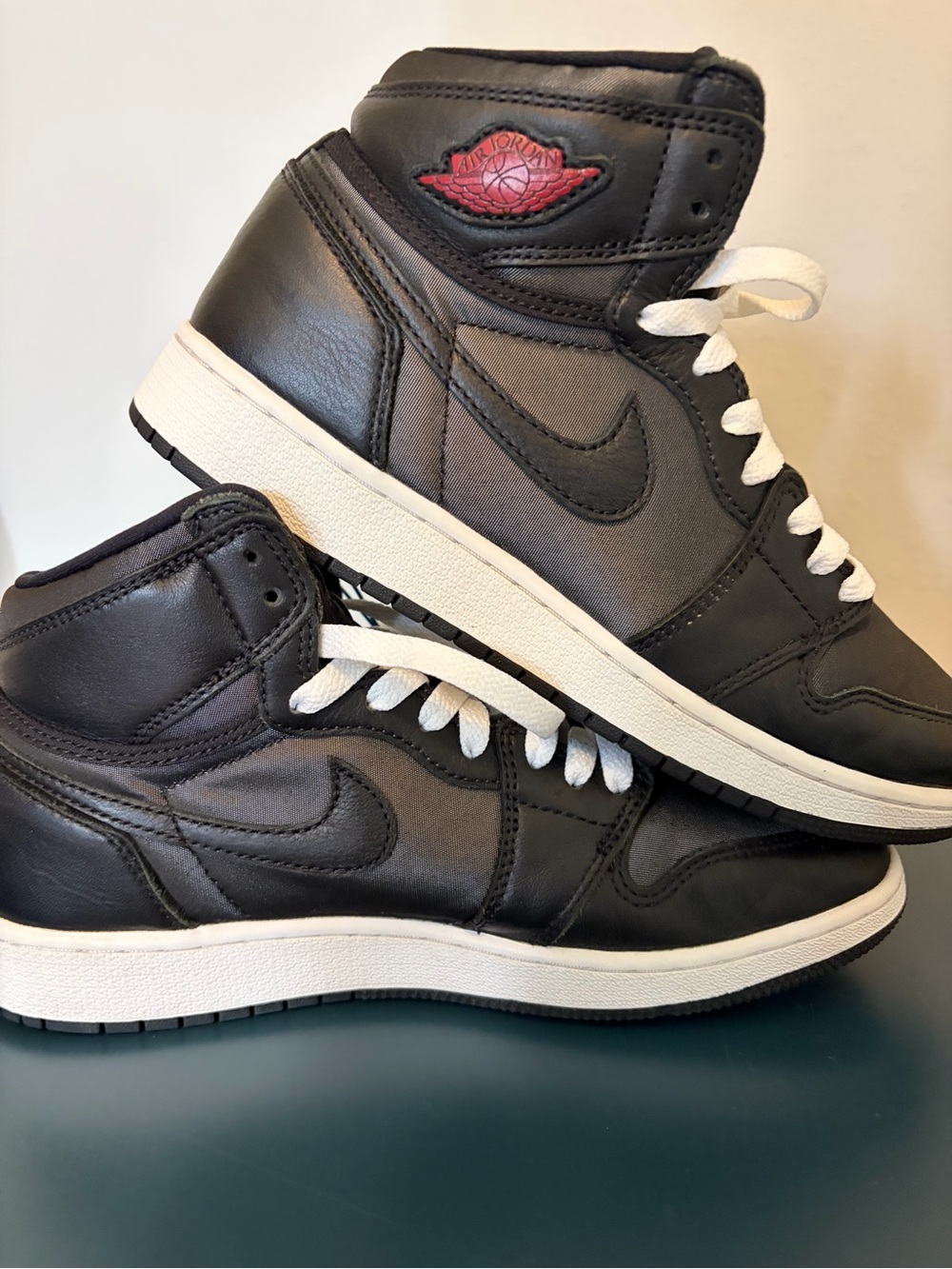 Air Jordan 1 Mid SE Black Gym Red